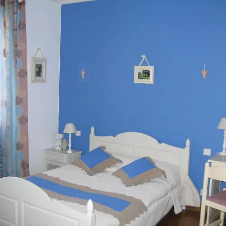 Couette-café La Maison Jaune