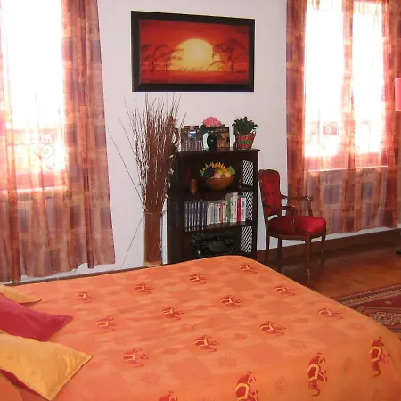 La Maison Jaune Couette-café