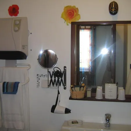 La Maison Jaune Bed and breakfast