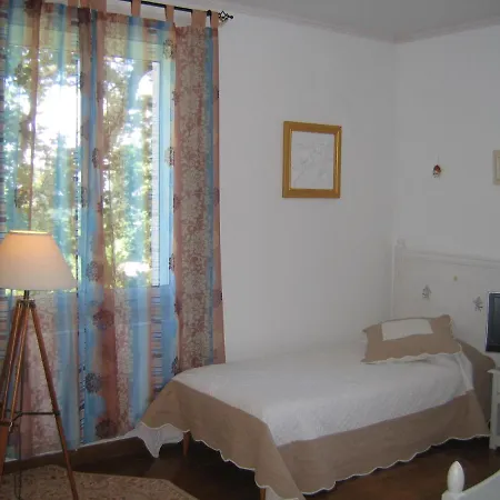 La Maison Jaune Bed and breakfast